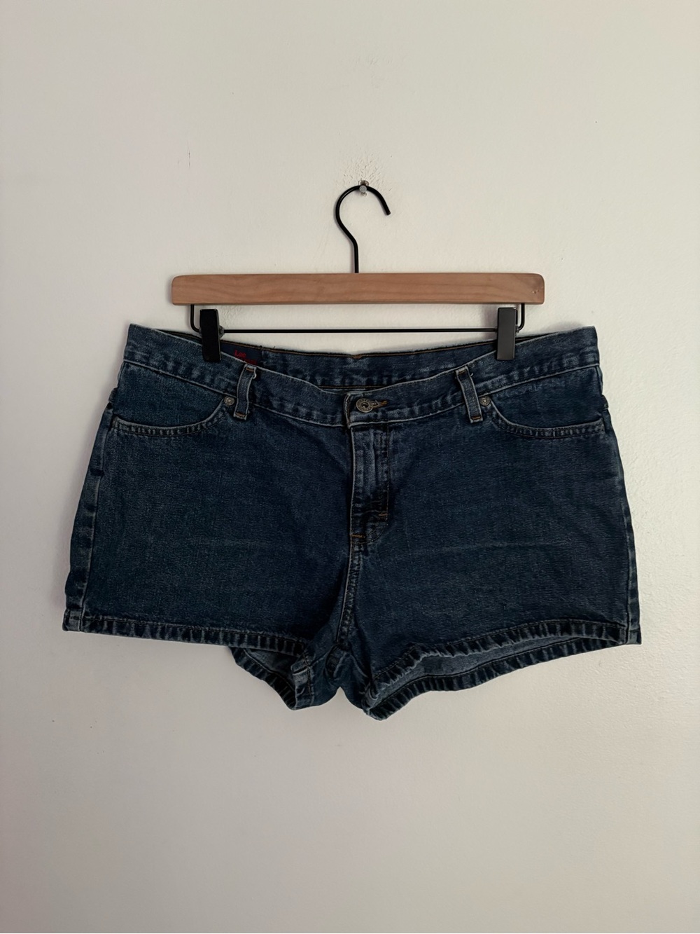 LEE Dungarees Mid Rise Blue Denim Star Pocket Stud Women's Shorts size 31 12 - Picture 4 of 5